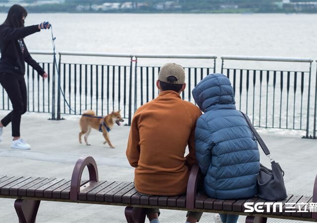 台灣新聞通訊社-把握週末好天氣！下週一再變天　這天迎「入冬最強冷空氣」低溫恐探10度