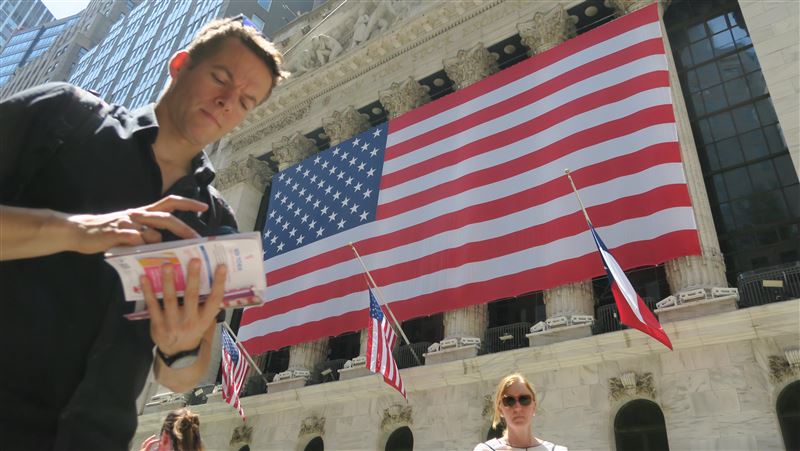 台灣新聞通訊社-估聯準會「本月降息、明年多次調降」!美股4大指數收高 道瓊漲104點