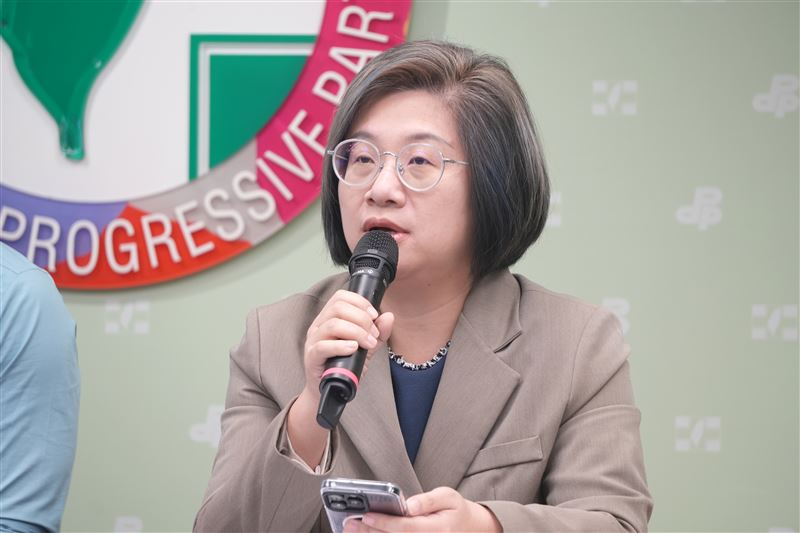 台灣新聞通訊社-財劃法覆議被否決！立院綠黨團轟藍白：把下一代推去當「人肉信用卡」