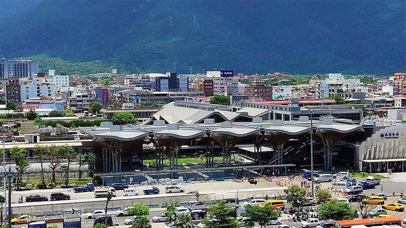 台灣新聞通訊社-快訊/台鐵調度員遭列車撞擊、夾困 傷重搶救不治