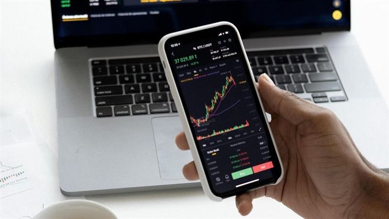 台灣新聞通訊社-收盤/台積電漲15元穩盤!AI供應鏈點火再衝高 台股勁揚185點