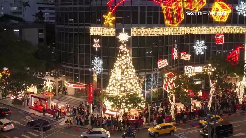 台灣新聞通訊社-金控合併首次聖誕點燈 飄下「浪漫雪花」好美