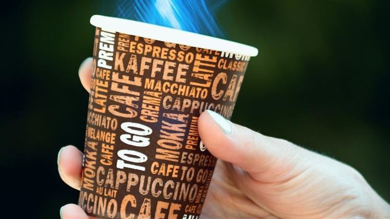 台灣新聞通訊社-少用紙杯裝熱飲！喝1杯「吞2.5萬顆塑膠微粒」　醫示警：恐增罹癌風險