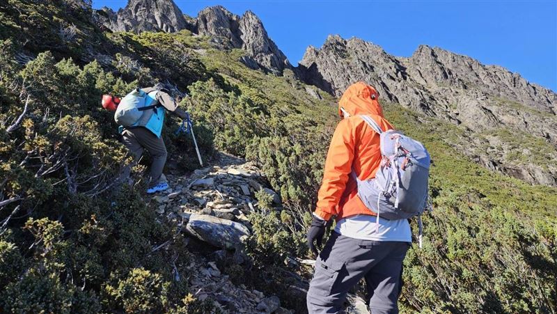 台灣新聞通訊社-快訊/找到了!新北退休校長攀玉山後四峰失聯 今晨尋獲已明顯死亡