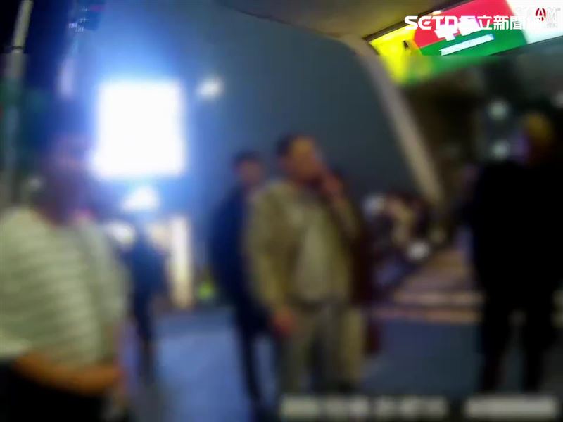 台灣新聞通訊社-聞髮香加襲臀！捷運站外性騷擾6女　噁男遭3正義哥勒脖壓制