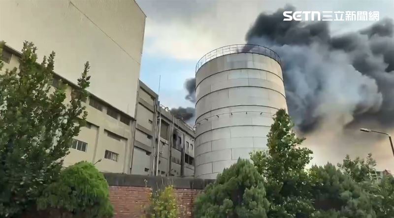台灣新聞通訊社-快訊/苗栗頭份工廠火警!火勢狂燒黑煙竄天際…京元電子租急喊不受影響