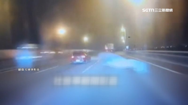 台灣新聞通訊社-國道驚魂!轎車突遭塑膠袋遮擋視線 駕駛機警自救