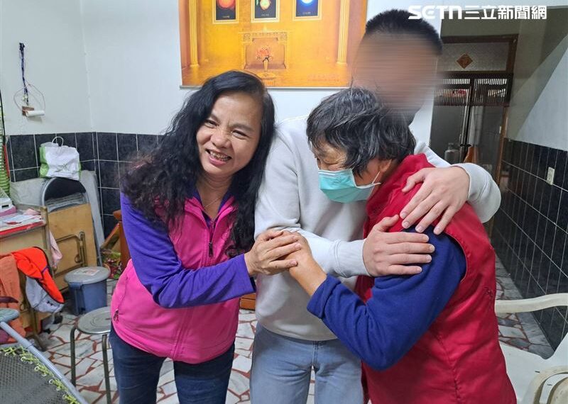 台灣新聞通訊社-鹹粥嬤金孫回來了!阿嬤的豬腳麵線溫暖下肚 祖孫相擁落淚:找正當工作