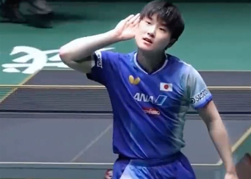 台灣新聞通訊社-桌球/中國球迷噓爆吼「支持日本的死」!張本智和贏球1手勢氣炸中國人