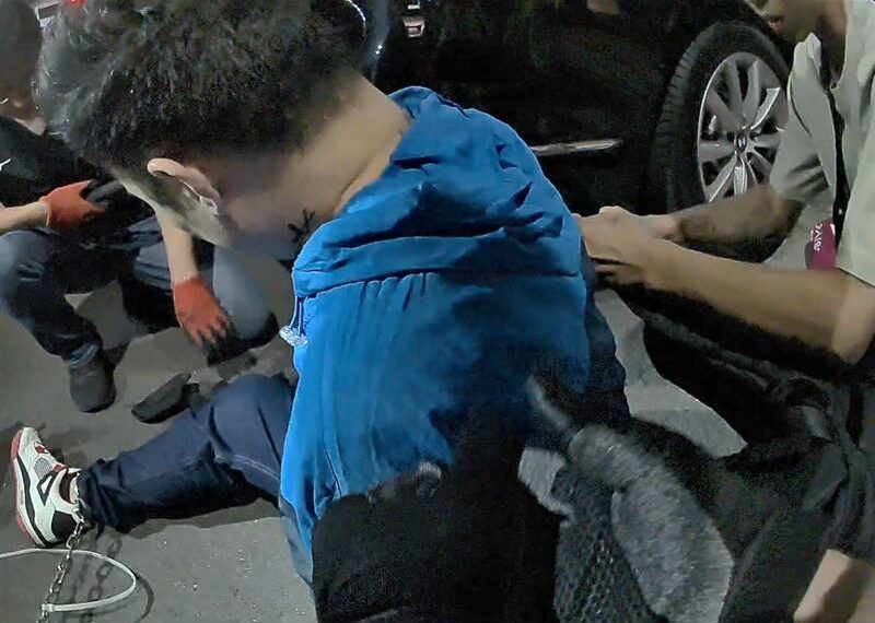 台灣新聞通訊社-殺小三逃亡被銬前才說身上有槍算自首?陳修將拚減刑 遭影帶打臉