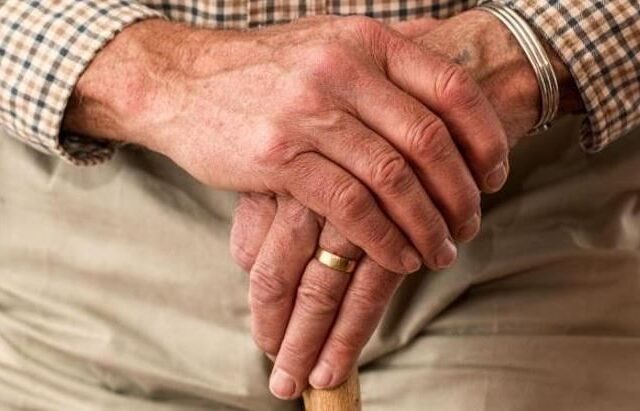 台灣新聞通訊社-二寶爸遊手好閒「恣意借貸亂花」甩近千萬債給母子償還！他老了沒人理