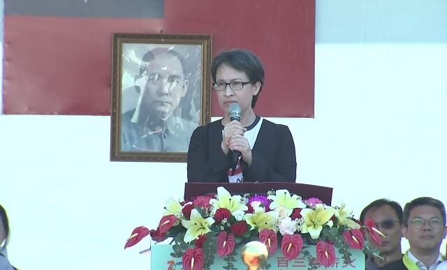 台灣新聞通訊社-出席母校校慶自曝「不是乖學生」　蕭美琴笑談童年趣事：曾跑給老師追