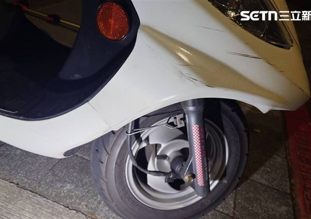台灣新聞通訊社-不只宜蘭警遭撞！北市警騎車引領車隊　追撞迴轉車右手骨折