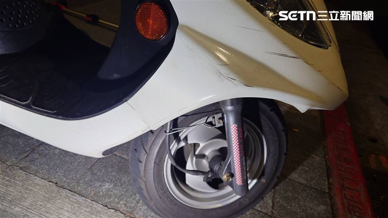 台灣新聞通訊社-不只宜蘭警遭撞!北市警騎車引領車隊 追撞迴轉車右手骨折