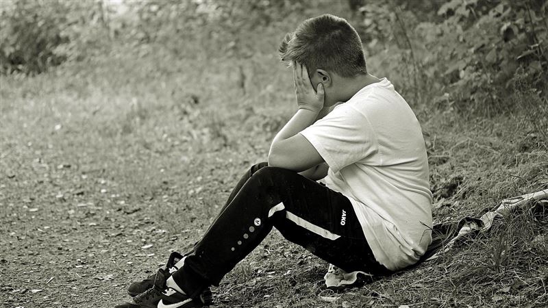 台灣新聞通訊社-只掉了10元…被拖到牆角猛毆 名醫曝國小慘況「被當出氣包」