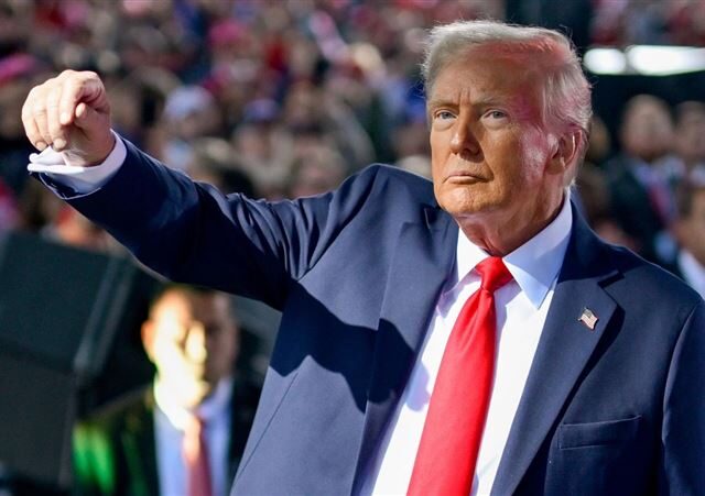 台灣新聞通訊社-川普竟將生日變「國家日」　年票頭像帥照曝光！網嚇：要稱帝了嗎