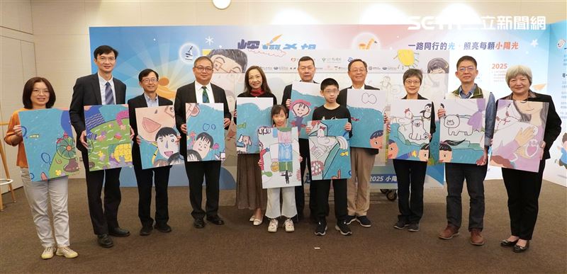 台灣新聞通訊社-用畫筆迎向陽光!顏損兒畫作首登奇美博物館 11醫院串聯線上響應