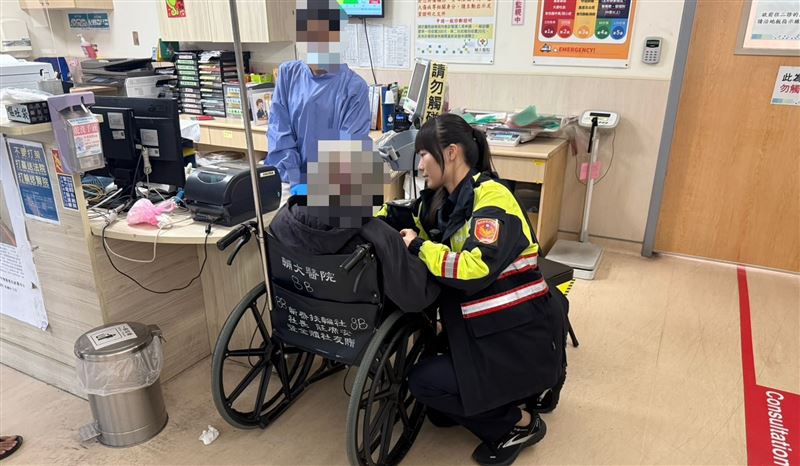 台灣新聞通訊社-老婦深夜跌倒子攔無車就醫 新莊警神救援獲肯定