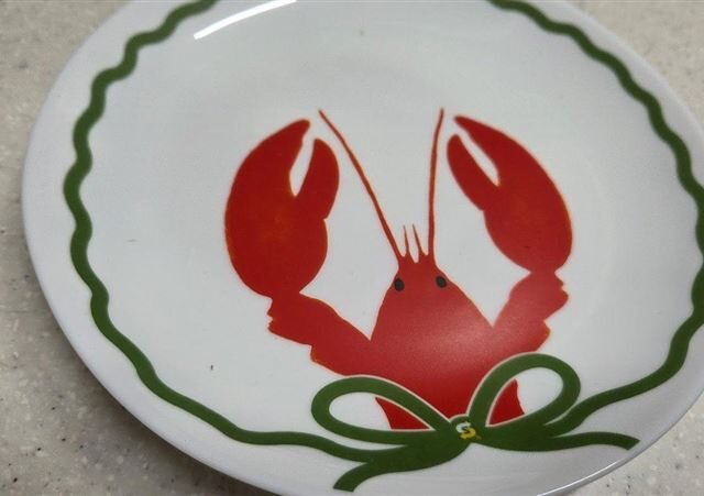 台灣新聞通訊社-南韓Subway爆食安危機！贈品「龍蝦盤」螯脫落掉色　官方致歉並提供賠償