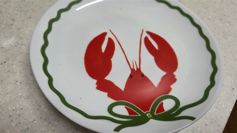 台灣新聞通訊社-南韓Subway爆食安危機！贈品「龍蝦盤」螯脫落掉色　官方致歉並提供賠償