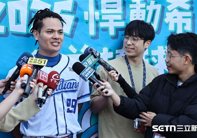 台灣新聞通訊社-中職／你跟陳傑憲誰強？張育成秒答　陳仕朋被小球員問：你是誰？