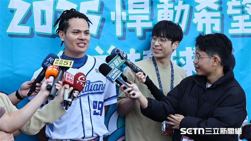 台灣新聞通訊社-中職／你跟陳傑憲誰強？張育成秒答　陳仕朋被小球員問：你是誰？