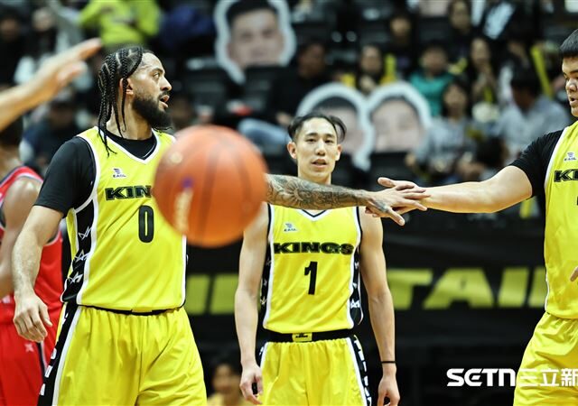 台灣新聞通訊社-東超／新北國王初登場！杰倫霸氣飆35分　送野馬本季首敗晉級還有希望