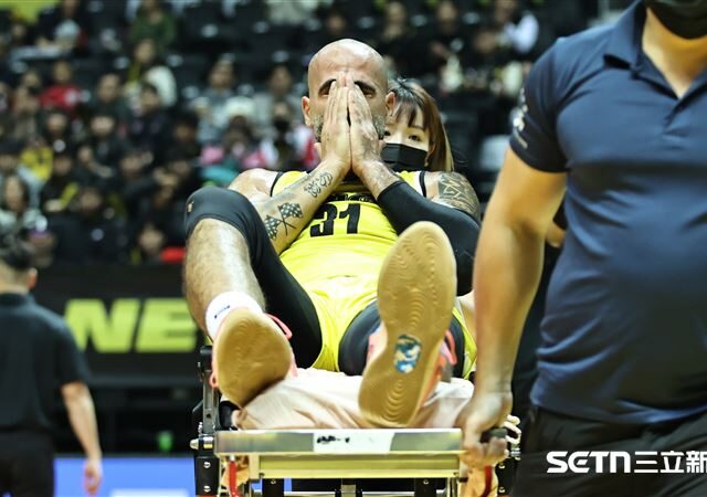 台灣新聞通訊社-東超／桑尼打55秒傷退！新北國王仍大勝　洪志善讚本土這2人扛洋將關鍵