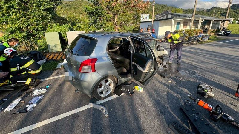 台灣新聞通訊社-快訊/台東成功嚴重自撞!自小客車頭全爛2人受困OHCA搶救中