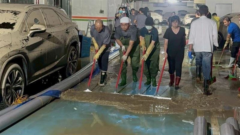 台灣新聞通訊社-煙波飯店泡水車提賠償「慰問金1萬+車輛現值35％」　自救會拒絕接受