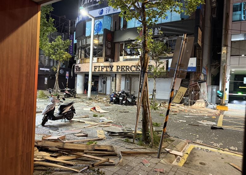 台灣新聞通訊社-快訊/新北深夜巨響!板橋「定食 8」驚傳氣爆 4人送醫 疑瓦斯外洩釀禍