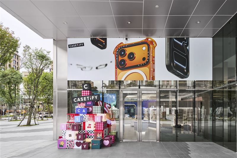 台灣新聞通訊社-夢幻聖誕體驗!這家CASETiFY可以做串珠 BLACKPINK快閃店限時降臨