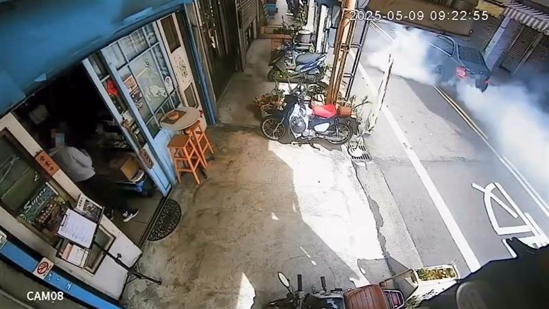 台灣新聞通訊社-大罷免連署站前狂催油門燒胎!苗栗賓士男瞎掰「測試性能」下場曝光