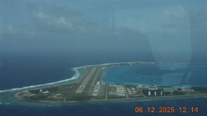 台灣新聞通訊社-菲律賓飛機南海爭議海域巡邏 遭中國發射3枚照明彈威脅