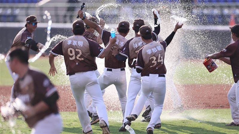 台灣新聞通訊社-冬盟/韋宏亮關不住門!台灣內戰山林逆轉 1分差擊敗海洋奪本屆季軍