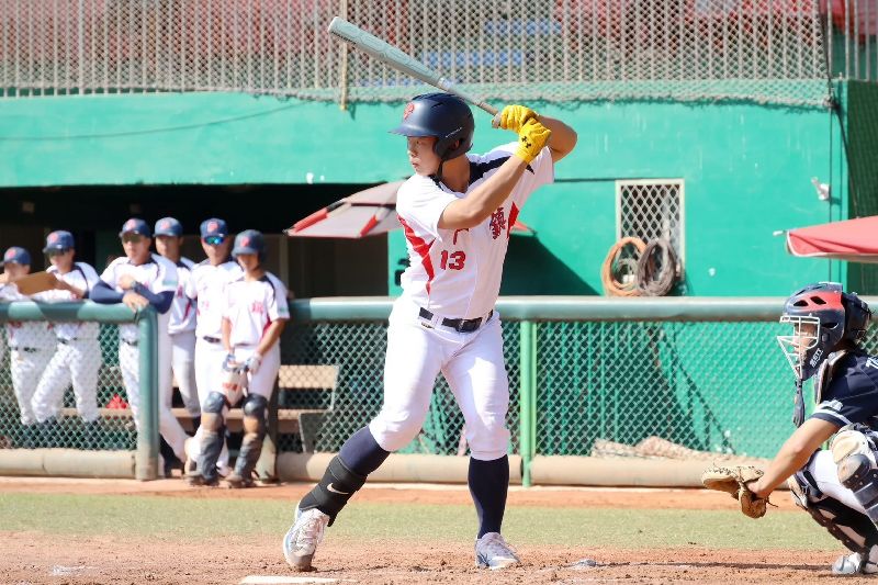 台灣新聞通訊社-高中鋁棒聯賽／平鎮高施諠敲3分砲帶動攻勢　晉冠軍戰將與穀保爭冠