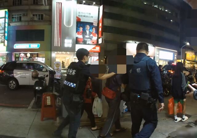 台灣新聞通訊社-騙很大！高雄女騙子「道具鈔票」混進瑞豐夜市…刈包老闆鷹眼識破