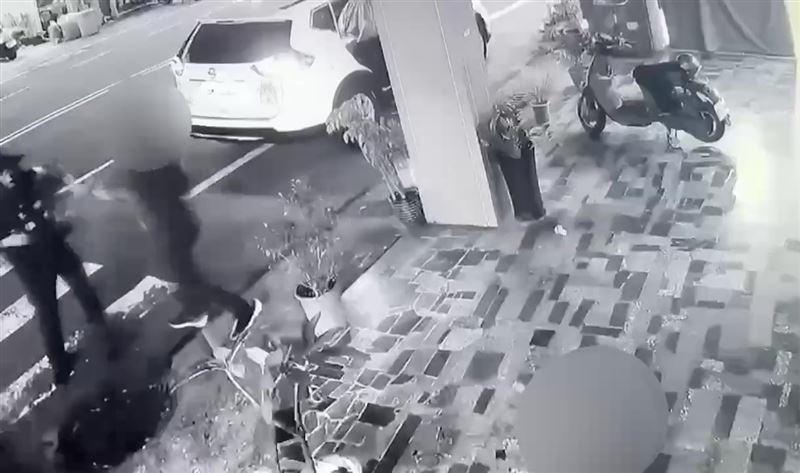台灣新聞通訊社-同點2度遭罰持斧砍女警?竟遷怒錯人…警查檔:找嘸他在同點被開單紀錄