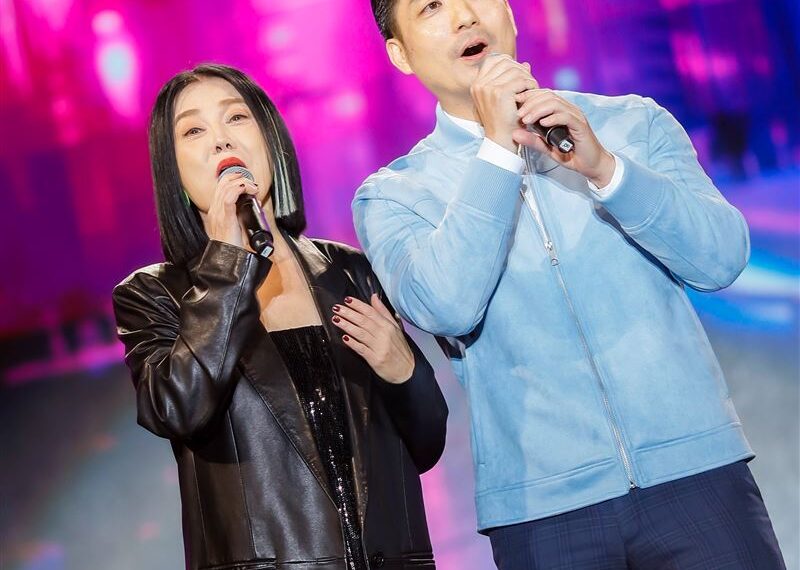 台灣新聞通訊社-蔣萬安市長現身青山宮嗨唱　超級夜總會點亮萬華　三日音樂祭熱鬧開跑