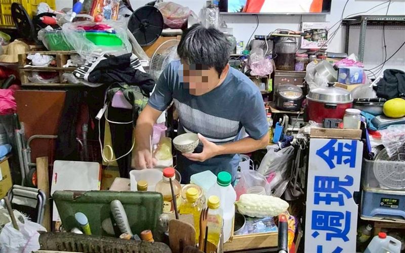 台灣新聞通訊社-「一餐吞一鍋飯」！重度精障姊弟暴力討食　她獨撐20年悲痛爸媽被打