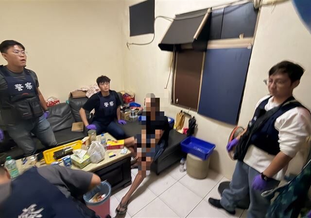 台灣新聞通訊社-製毒集團擁槍隱身民宅　彰檢警攻堅搜「彩虹菸」逮7嫌　阻斷產業鏈