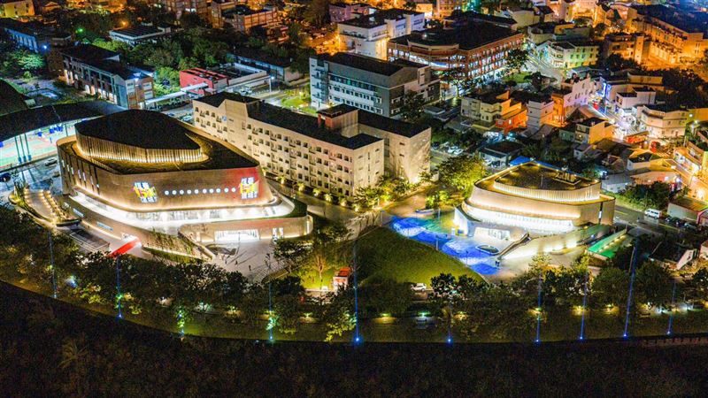 台灣新聞通訊社-恆春建城150週年!光雕秀閃亮夜空 「全台最南」藝文基地開幕