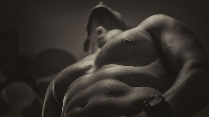 台灣新聞通訊社-該打工存錢了?這國家女性狂花1450元「租1小時老公」 享受黃金手服務