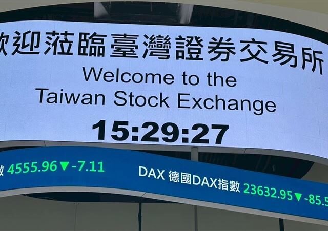 台灣新聞通訊社-產業冷熱差好多！上市11月營收衝破4.4兆　這產業好賺靠AI續衝