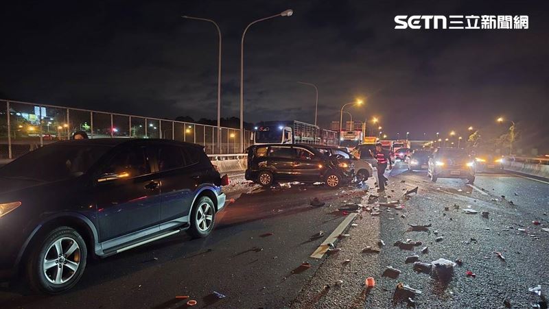 台灣新聞通訊社-北上做生意!聯結車撞「1死4傷」56歲嬤魂斷國道 兒怒:好好一個媽沒了