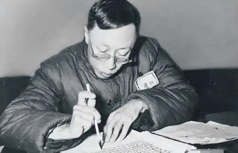 台灣新聞通訊社-唯一辦過戶籍的皇帝溥儀,被問「住哪?」不能講紫禁城咋辦?暫住五妹家