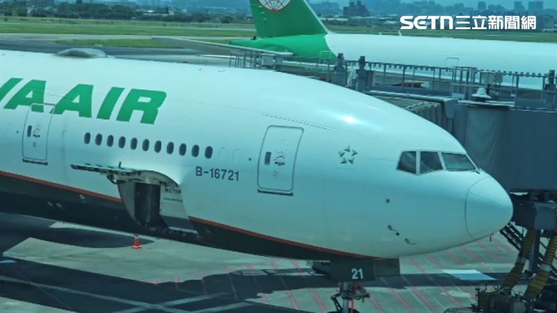 台灣新聞通訊社-班機遇亂流「餐點全飛起來」！3空服員受傷送醫　長榮回應了