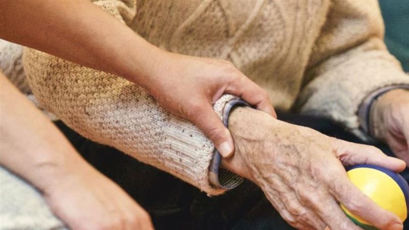 台灣新聞通訊社-擁1.2億卻很痛苦!退休男住高級養老院因「鄰居1句話」 晚年生活超悽慘