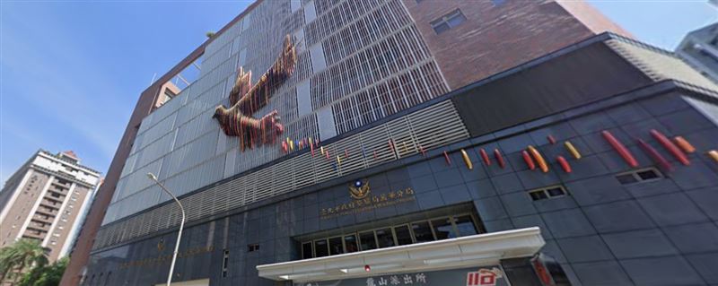 台灣新聞通訊社-天道盟大哥出殯日當天「生前有過節黑道被砍斷腳筋」2嫌囂張待現場等逮