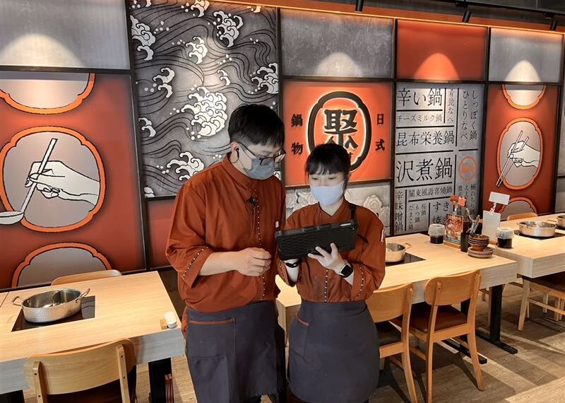 台灣新聞通訊社-加薪了!王品調薪「最高10%」燒肉、火鍋正職4萬起 店長年薪拚200萬